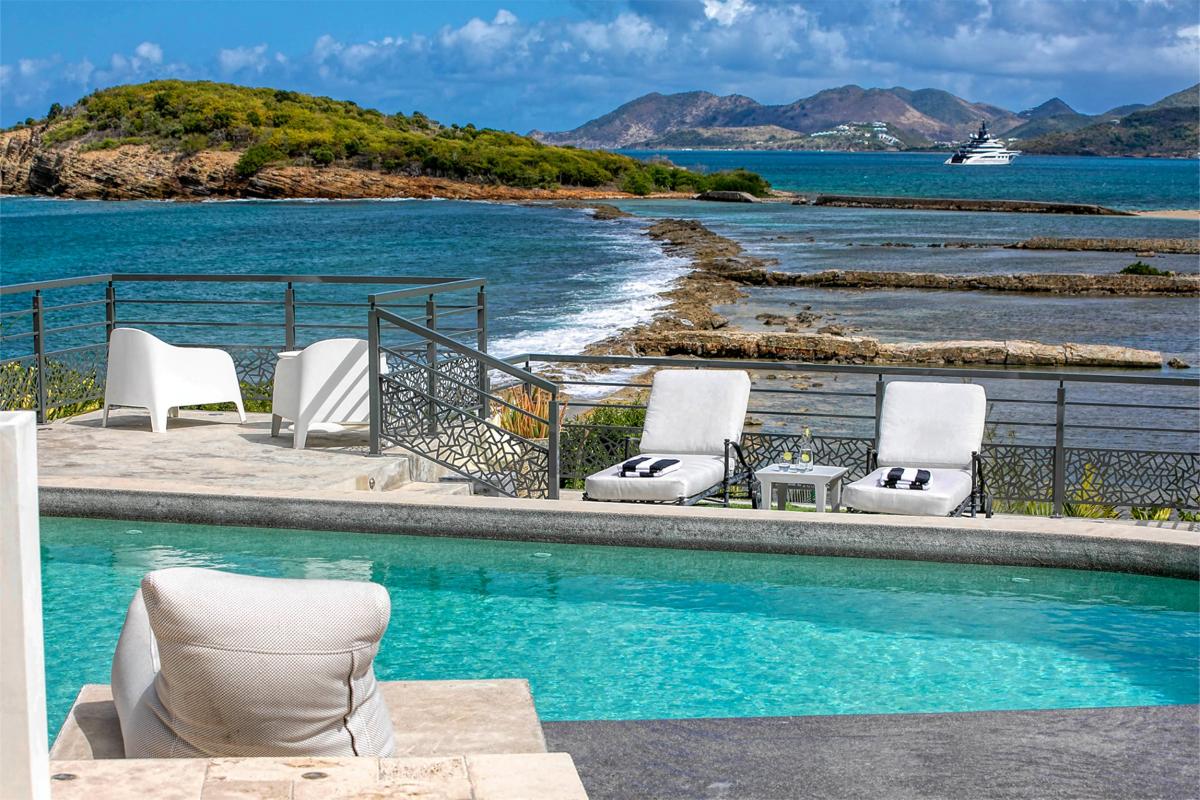 Villa rental in St Martin - Pool and view